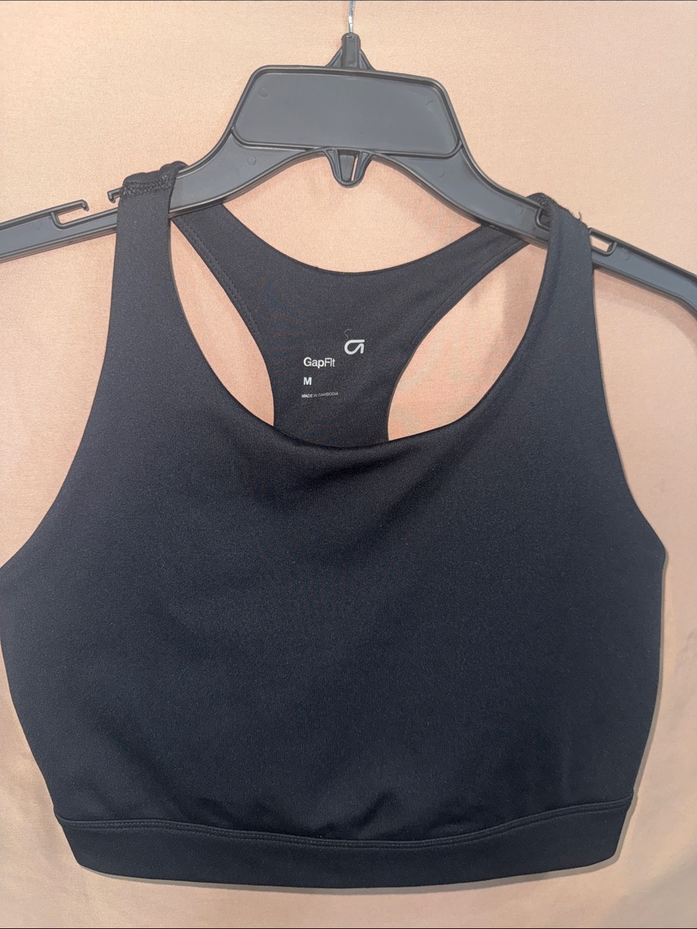 NWOT Women’s Medium GAP Black Racerback Performance Sports Bra with Pads